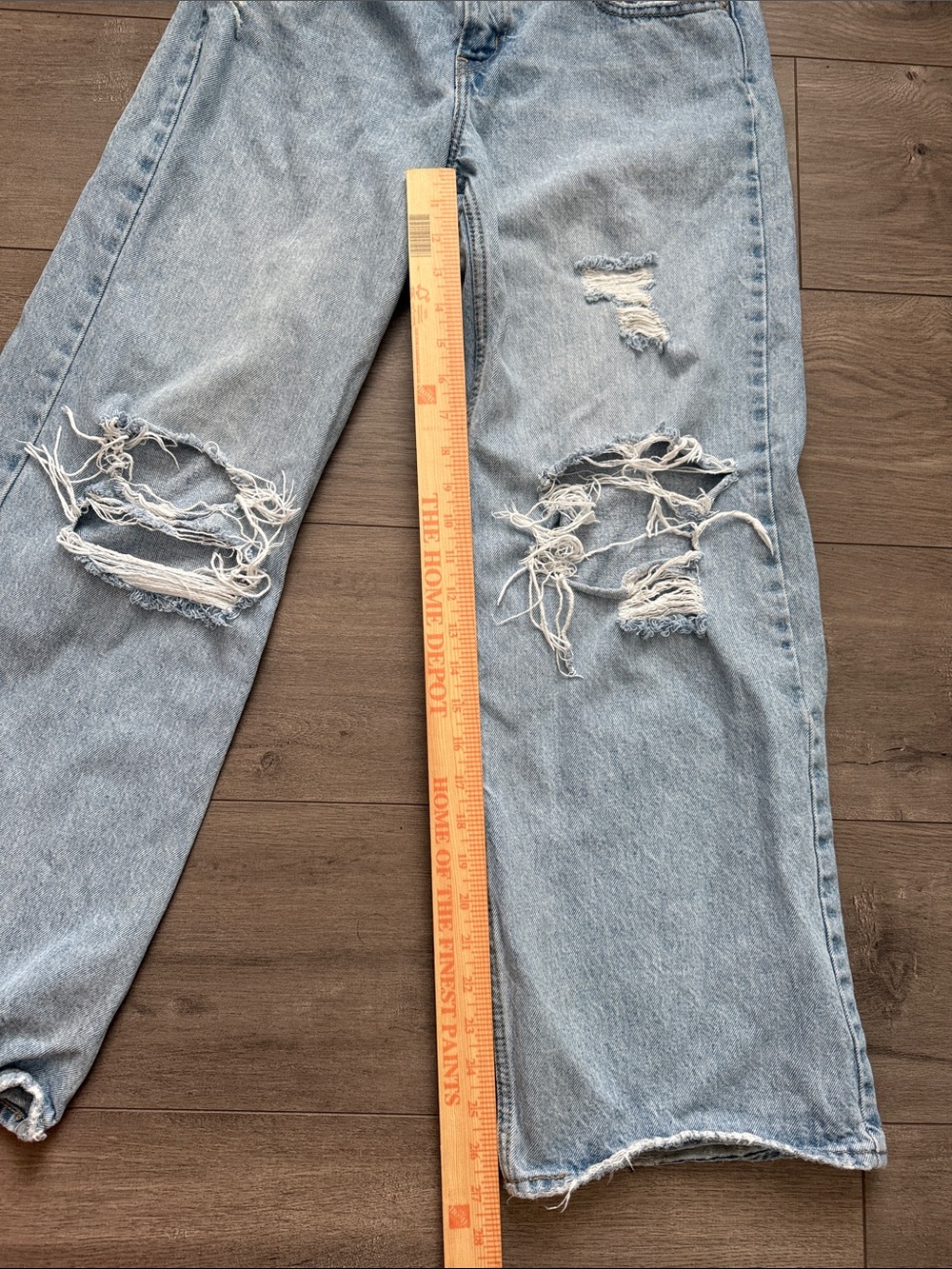 Levi’s Low Loose Light Wash Distressed Women’s Jeans Size 28 - Picture 7 of 10